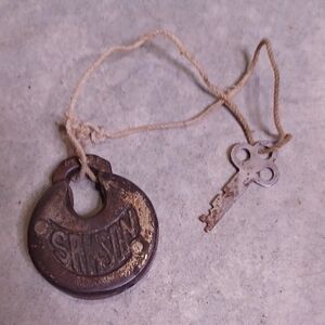 Vintage US ARMY SAMPSON Lock and Key Set